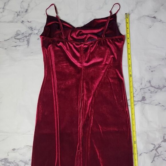 Blue Blush Wine Velvet Dress - Picture 6 of 7